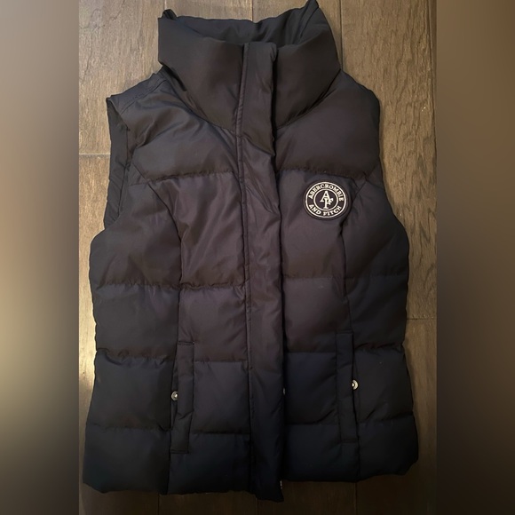 Abercrombie and Fitch Navy Blue Puffer Vest - Picture 5 of 6